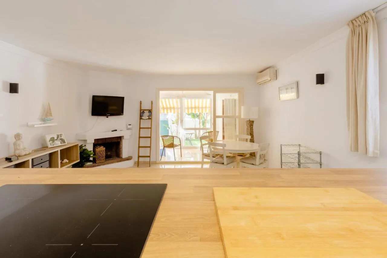 아파트 Apartamento Confortable Urbanizacion El Paraiso 에스테포나 스페인