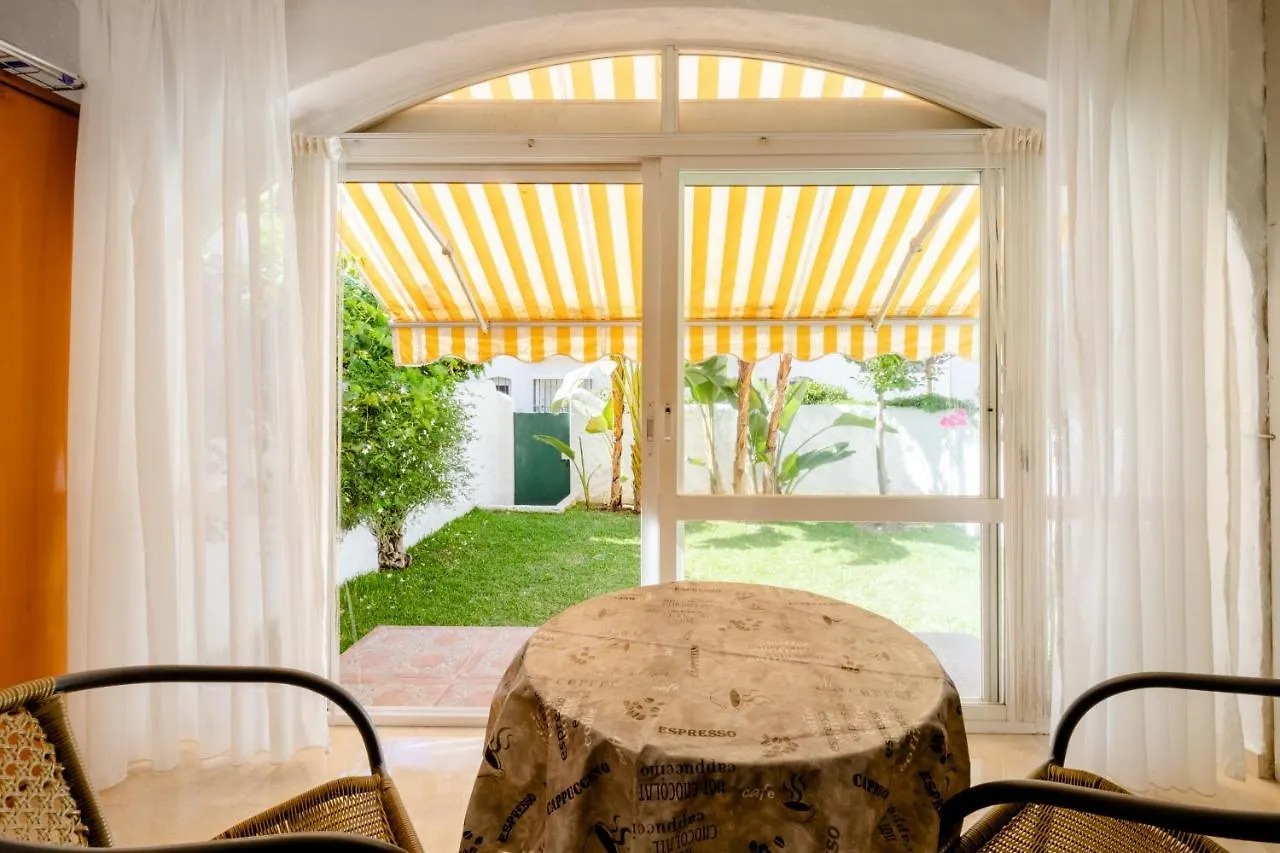 아파트 Apartamento Confortable Urbanizacion El Paraiso 에스테포나